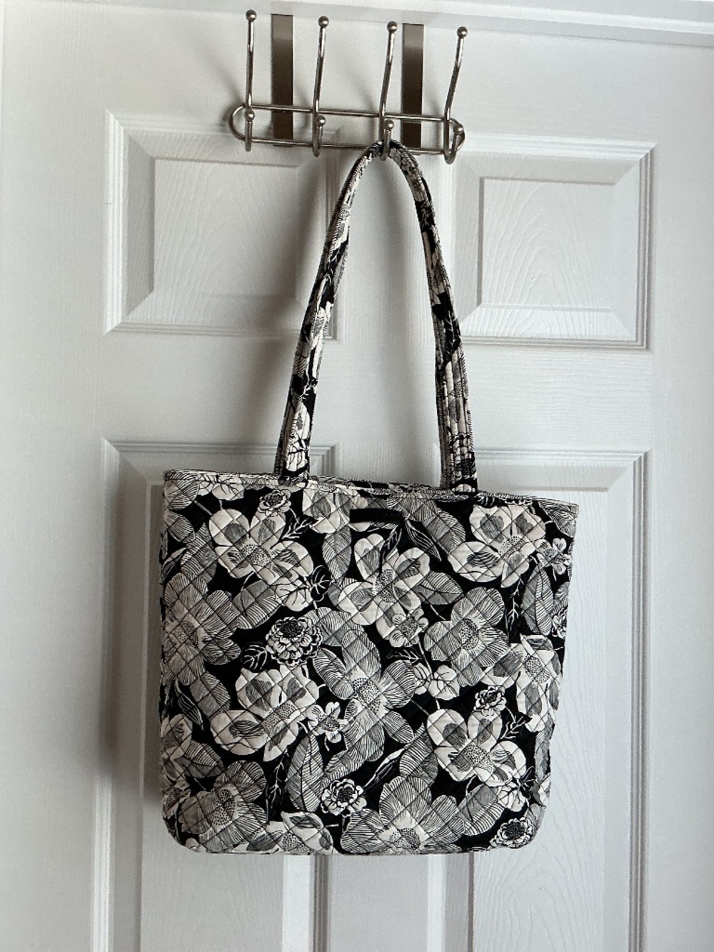 Vera Bradley tote in vintage pattern, Camellia
